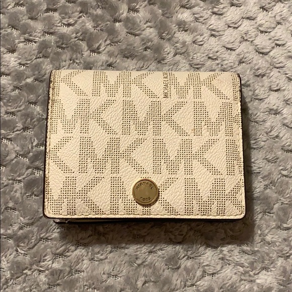 Michael Kors Handbags - Micheal Kors Small wallet